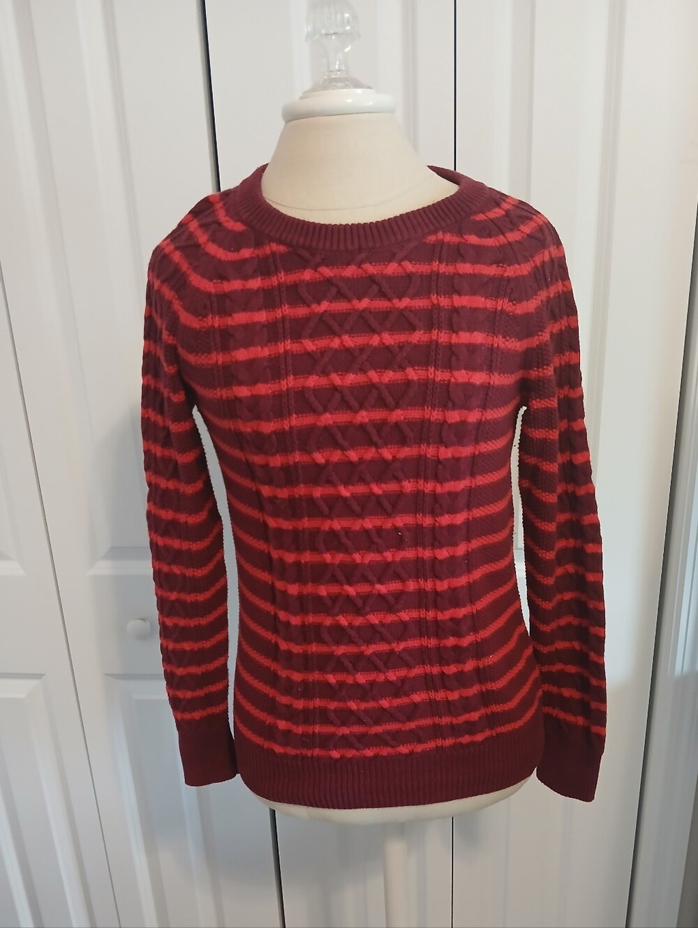 Like New GAP Cable Knit Crew Neck Burgundy & Red Striped 100% Cotton Sweater XS